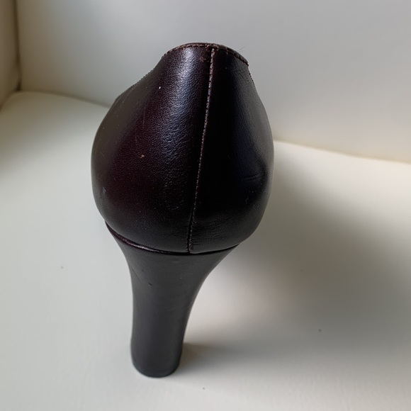 Oscar de la Renta Platform Brown Leather Pumps - Picture 7 of 14